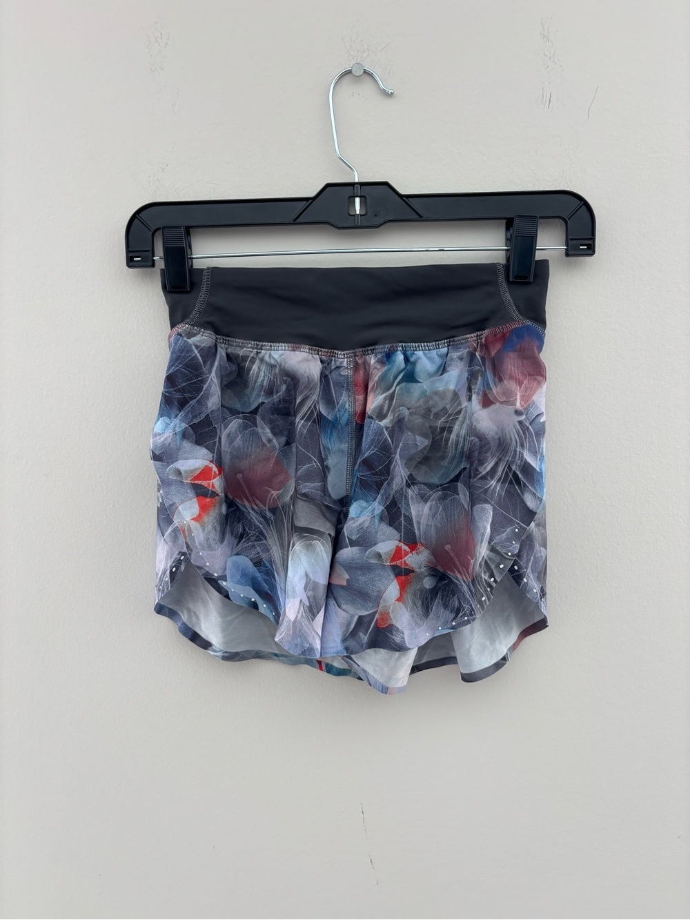 Lululemon Floral Print Running Shorts Black Waistband Athletic Activewear - Picture 1 of 5